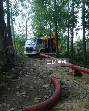 攪拌車載泵湖南岳陽(yáng)山區(qū)民房建設(shè)